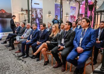 Orrego presentó la Fiesta Nacional del Sol 2026 en Buenos Aires