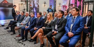 Orrego presentó la Fiesta Nacional del Sol 2026 en Buenos Aires