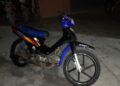 Iba sin patente en Sarmiento y descubrieron que manejaba una moto robada hace 9 años