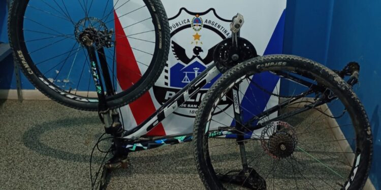 Buscan al dueño de una bicicleta nueva que apareció misteriosamente en un patio