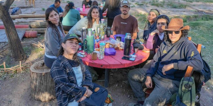 Chimbas celebró la primavera con una tarde de trabajo, naturaleza y comunidad en El Mogote