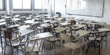 Una escuela no pudo dar clases porque un alumno se robó los cables