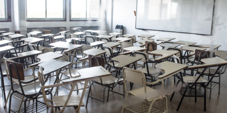 Una escuela no pudo dar clases porque un alumno se robó los cables