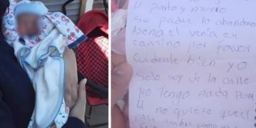 Abandonan a un bebé en una bolsa abajo de un auto y dos mujeres lo rescatan