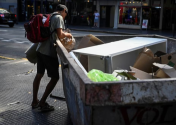 La pobreza alcanzó al 32,3% de la población en Argentina durante el primer semestre de 2026