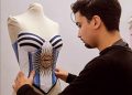 Ignacio Fiol, el diseñador sanjuanino que transforma la costura artesanal en alta moda
