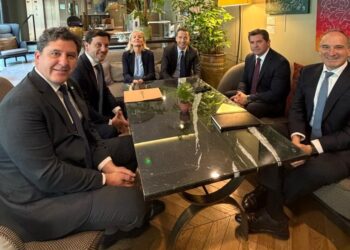 Orrego expuso sobre energía y minería ante inversores europeos en París