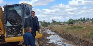 La Municipalidad de Albardón realiza trabajos de canalización, defensa y limpieza en el dren César Plaza