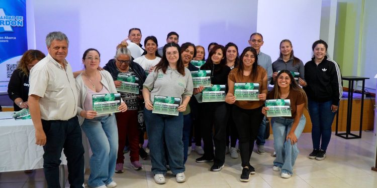 Albardón entregó certificados del Taller de RCP dictado junto a la UNSJ