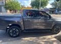 Detuvieron a un hombre por destrozar el vidrio de una 4×4