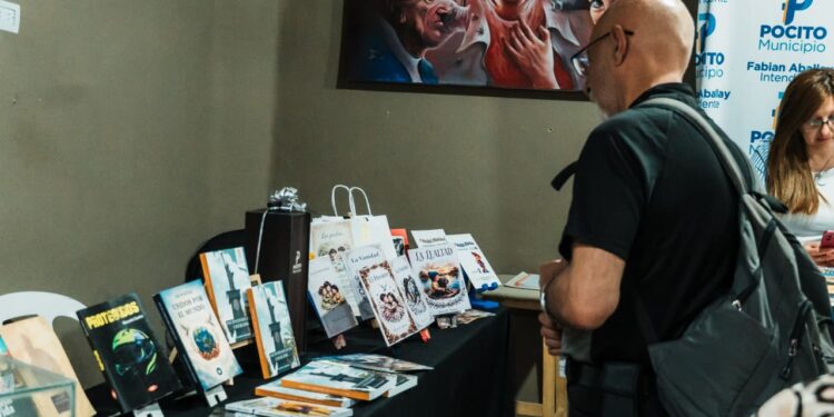 Rawson cerró la primera jornada de la Feria del Libro y prepara un sábado cargado de cultura y grandes shows