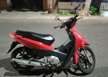 Operativo en Capital: iba como pasajero en un Uber moto, llevaba un revólver y terminó detenido