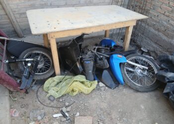 Robaron una moto, la desarmaron por completo y la encontraron en el patio de una vecina