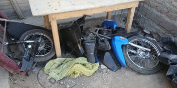 Robaron una moto, la desarmaron por completo y la encontraron en el patio de una vecina