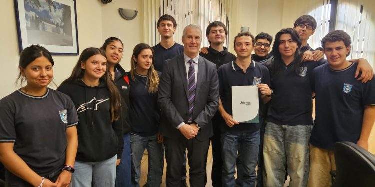 Impulso a la formación técnica en electromovilidad junto a la Escuela Industrial Domingo Faustino Sarmiento
