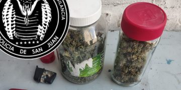Detuvieron a cuatro hombres por disturbios: secuestraron droga y un arma blanca