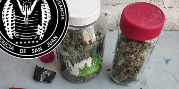 Detuvieron a cuatro hombres por disturbios: secuestraron droga y un arma blanca