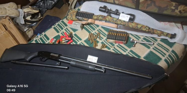 Un nene de 8 años fue baleado en una gresca y la Policía secuestró un arsenal en la casa del sospechoso