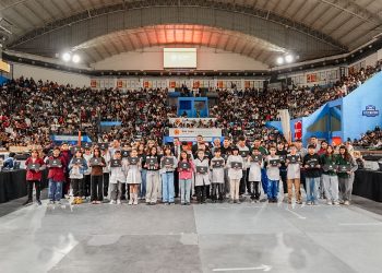 El gobernador Orrego entregó casi 1.400 computadoras a estudiantes de tres departamentos