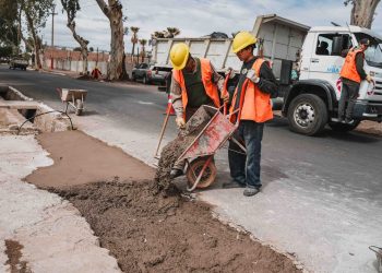 Chimbas realizó tareas de limpieza y obras de mejora en desagües de la zona Este