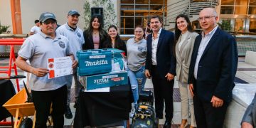 Apoyo a emprendedores: Orrego entregó insumos y certificados del programa ATP
