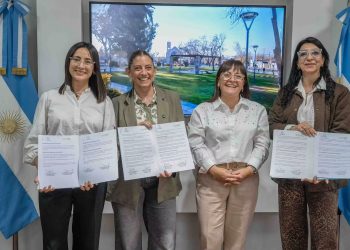 Chimbas firmó convenios con la Universidad de Congreso para impulsar la formación de su personal y las prácticas profesionales