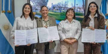 Chimbas firmó convenios con la Universidad de Congreso para impulsar la formación de su personal y las prácticas profesionales