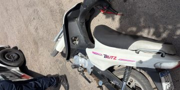 Robaron una moto, huyeron de la Policía y un delincuente cayó sobre una bebé al intentar escapar