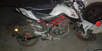 La Policía recuperó una moto robada a mano armada y atrapó a uno de los sospechosos