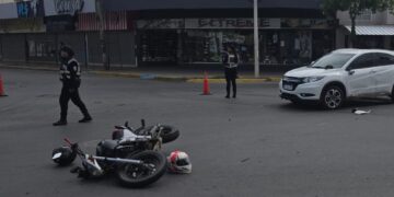 Dos policías protagonizaron un fuerte choque con un auto en Caucete