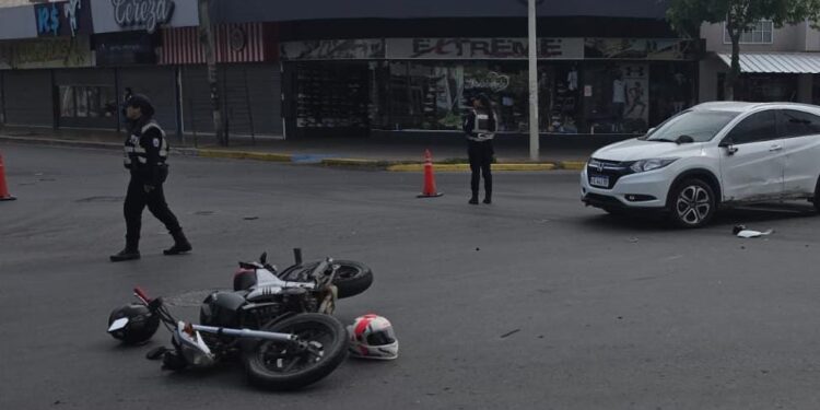 Dos policías protagonizaron un fuerte choque con un auto en Caucete