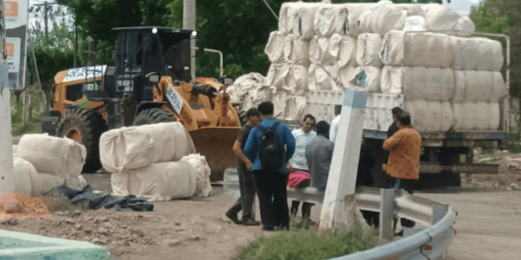 Las Casuarinas: el esfuerzo de vecinos evitó que el fuego destruyera un camión
